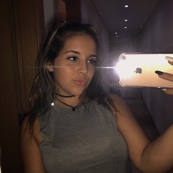 Meet Your Posher Kelsey ! - Picture 3 of 4